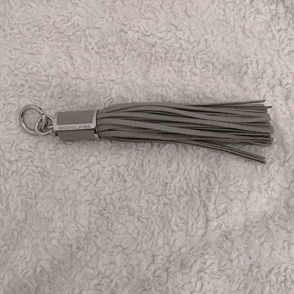 Michael Kors leather tassel keychain - Picture 1 of 2
